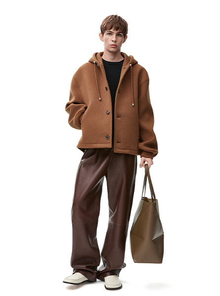 LOEWE高仿男装 | 罗意威A货服装  2025早春LOEWE新款 驼色羊毛连帽外套